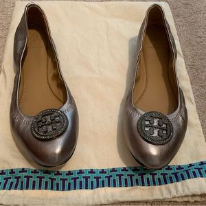 Tory Burch metallic ballet flats with iridescent crystal logo, size 8.5